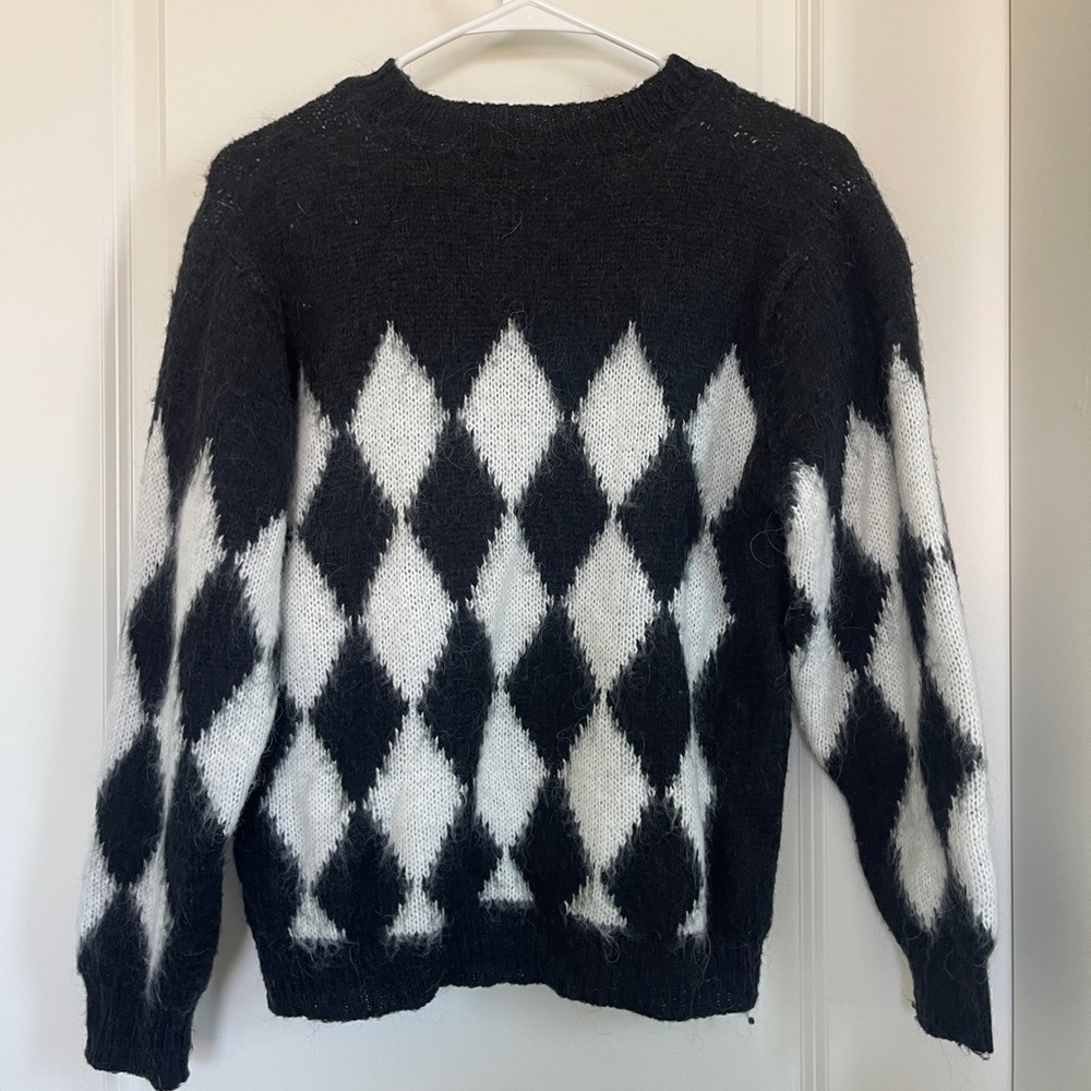 Chic Black And White Diamond Pattern Sweater - image 2